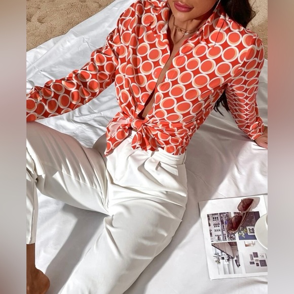 🧡 NWOT! Geometric Long Button Down Shirt - Picture 5 of 11